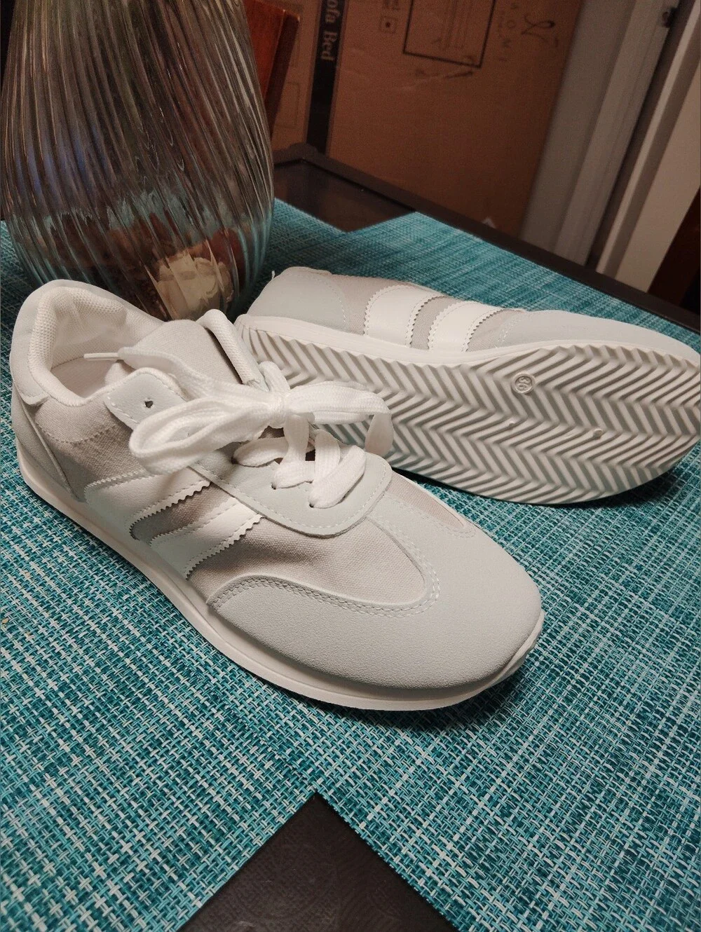 RETRO CASUAL SNEAKERS IN GRAY AND White COLOR 🤍🩶